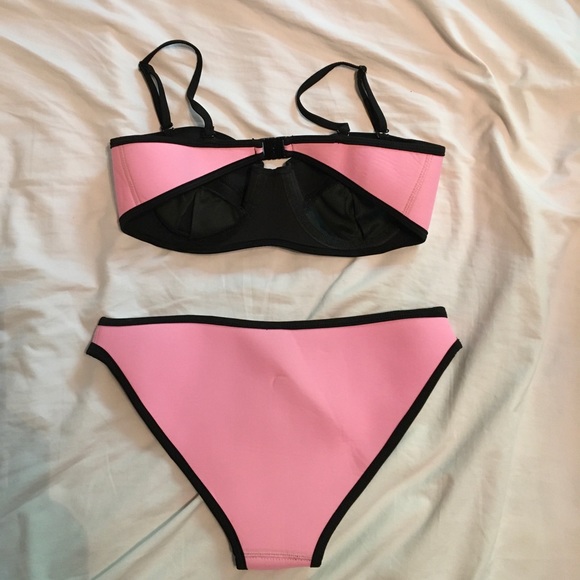 Bikini - Picture 2 of 2